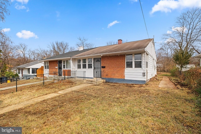 view of front of home with a front lawn