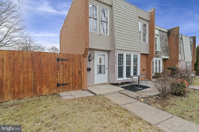 view of front facade with a patio and a front yard