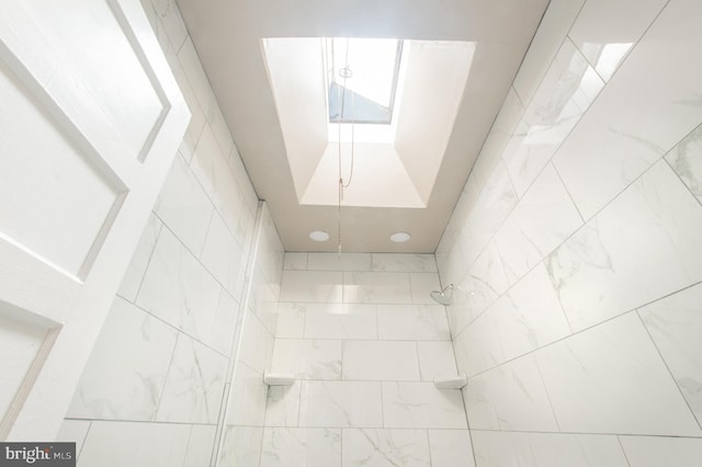 details featuring a skylight and tiled shower