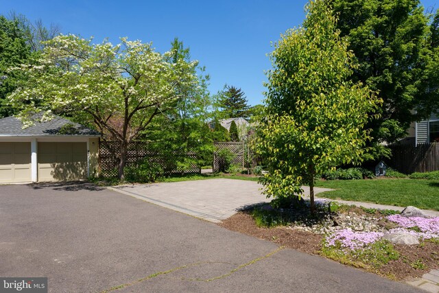 44 Wiggins St, Princeton, NJ 08540 - exterior space with fence