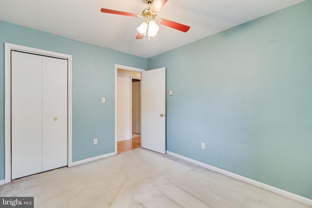 unfurnished bedroom with ceiling fan and a closet