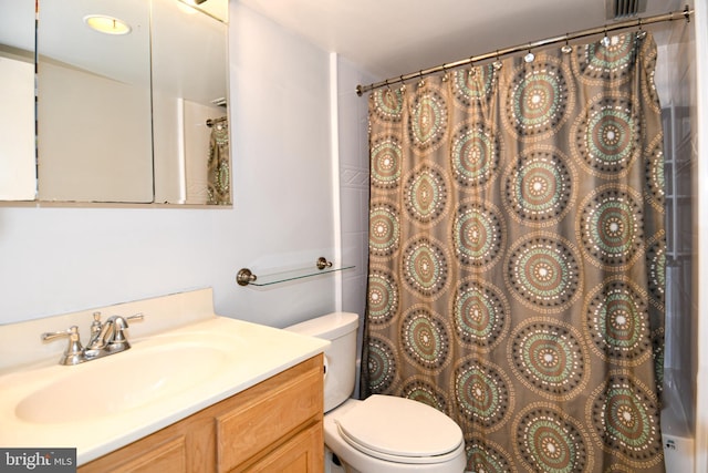 bathroom with a shower with curtain, vanity, and toilet