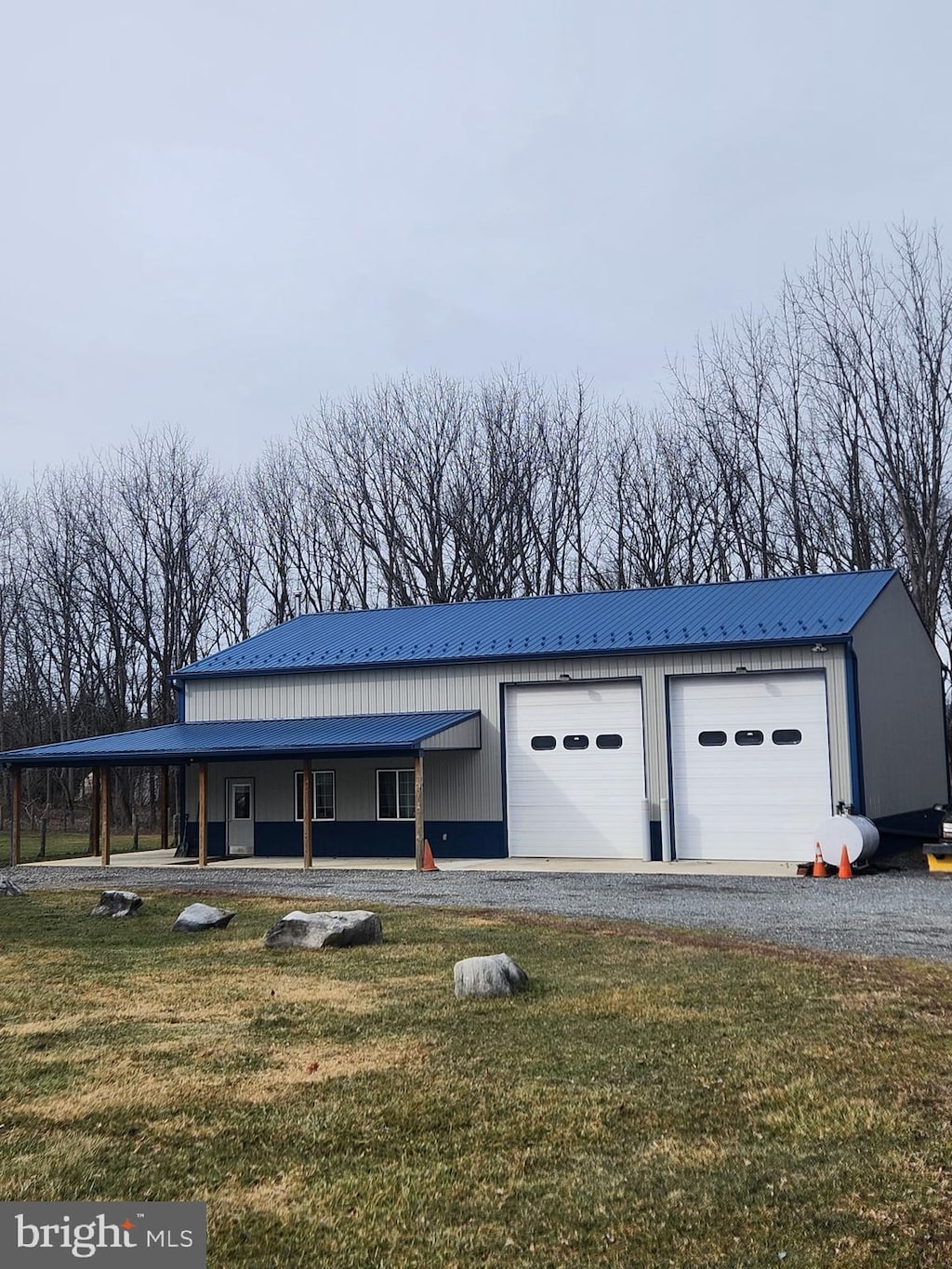 exterior space with a carport, a garage, a porch, and a front yard