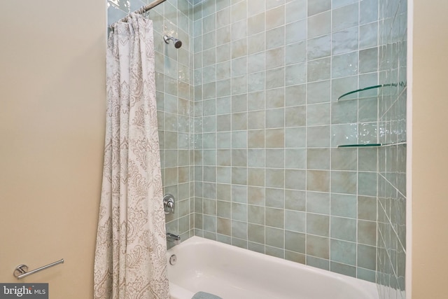 bathroom featuring shower / bath combo