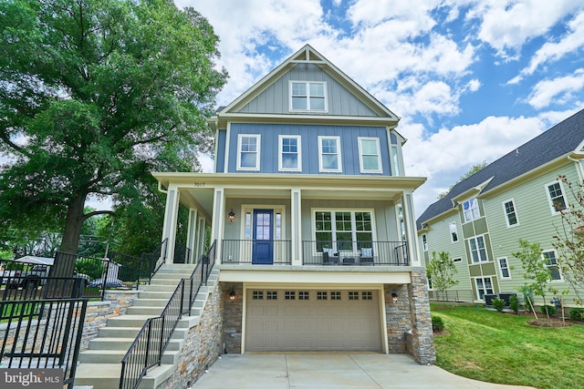 craftsman house featuring a garage, a porch, and a front lawn