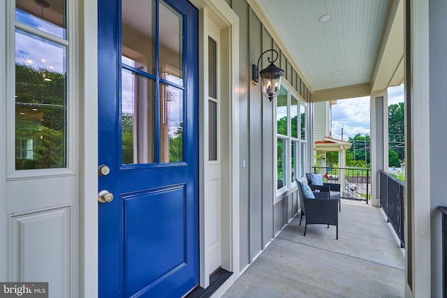 balcony featuring covered porch