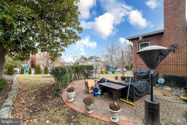 view of yard featuring a patio area