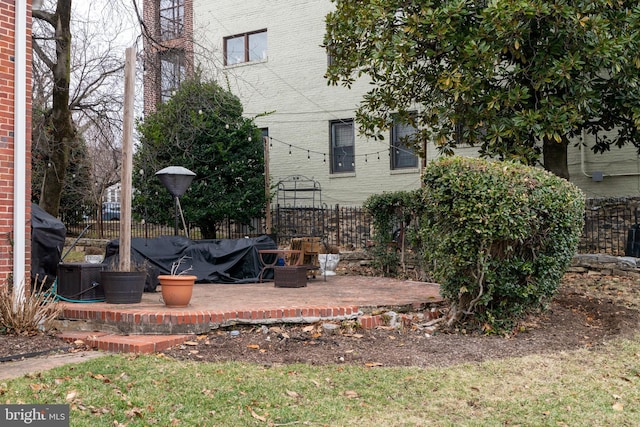 view of yard with a patio area