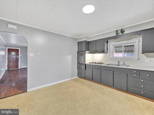 kitchen featuring gray cabinets, crown molding, sink, and oven