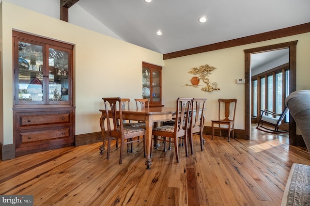 dining area featuring vaulted ceiling, recessed lighting, light wood-style flooring, and baseboards