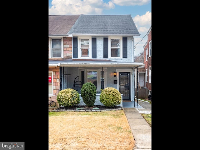 view of front of home featuring a front lawn and a porch