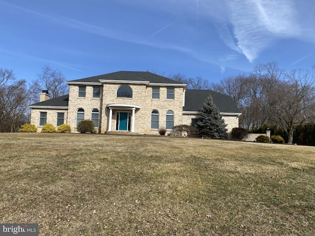 view of front of home featuring a front yard