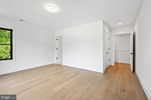 unfurnished room featuring visible vents, recessed lighting, light wood-style flooring, and baseboards