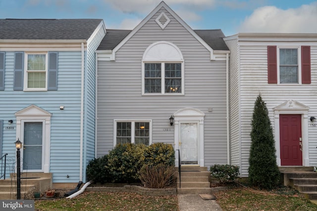 townhome / multi-family property featuring entry steps