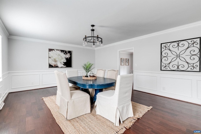 dining area featuring ornamental molding, dark hardwood / wood-style flooring, and a notable chandelier