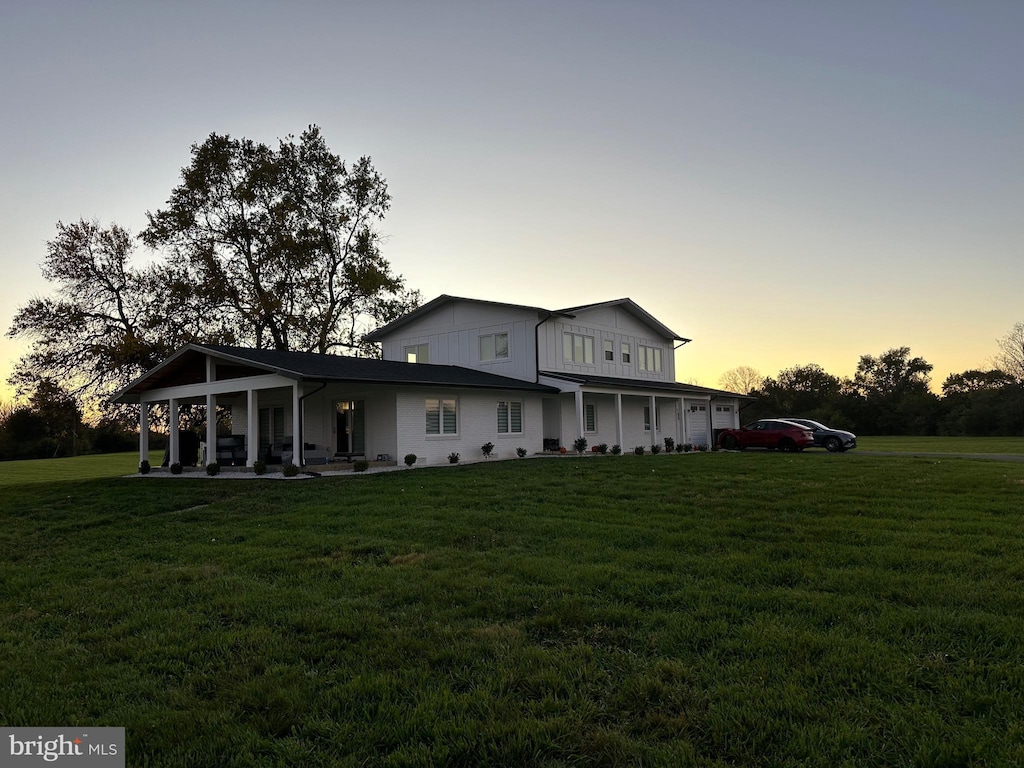 view of front of property with a yard