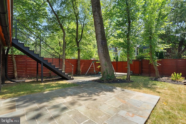 view of yard featuring a patio area