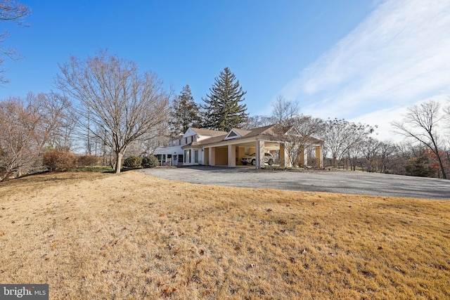 view of front of house with a front yard