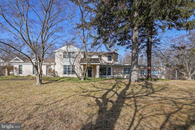 view of front of property with a front lawn