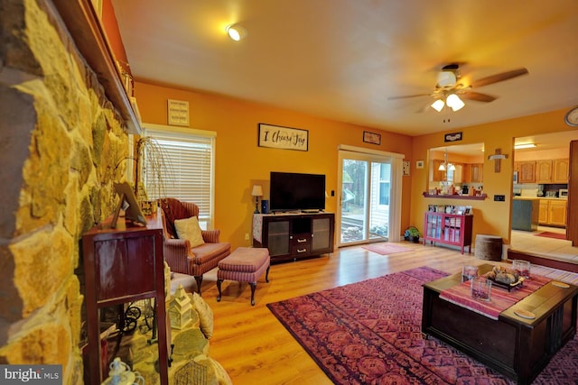 living room with light hardwood / wood-style floors and ceiling fan