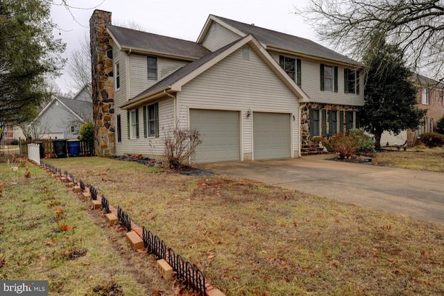 view of front facade featuring a garage and a front lawn