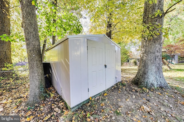 view of outbuilding