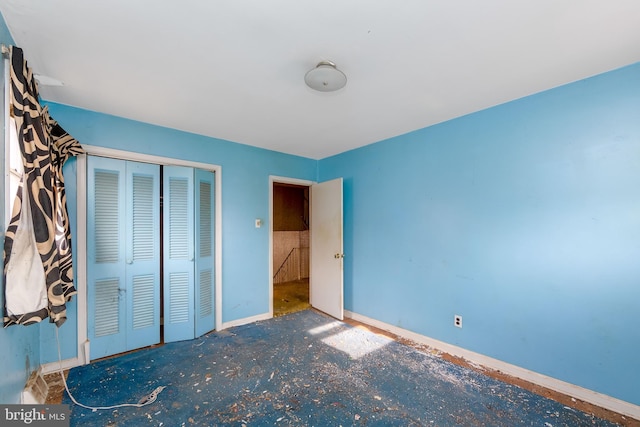 unfurnished bedroom featuring a closet