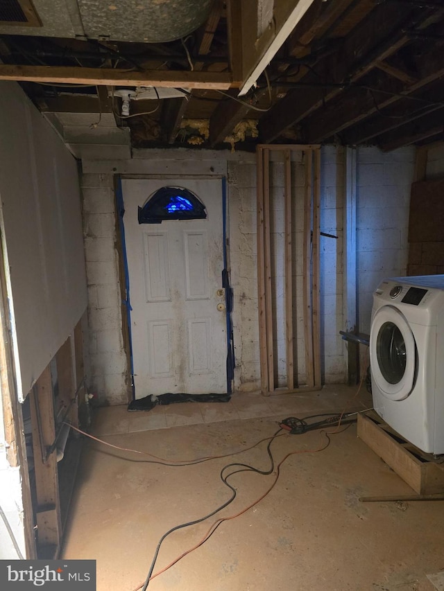 basement featuring washer / clothes dryer