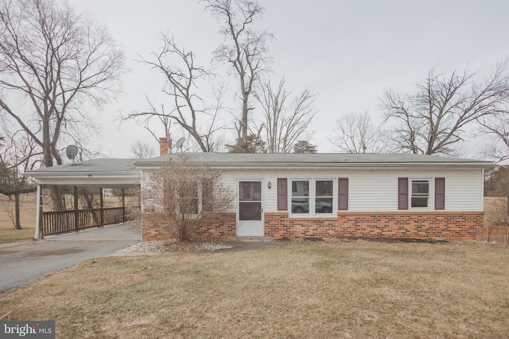 view of front of property with a front lawn and a carport