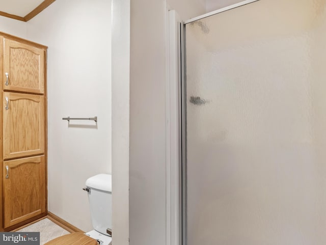 bathroom featuring tile patterned flooring, ornamental molding, an enclosed shower, and toilet