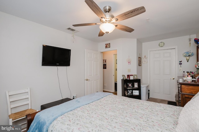 bedroom with ceiling fan