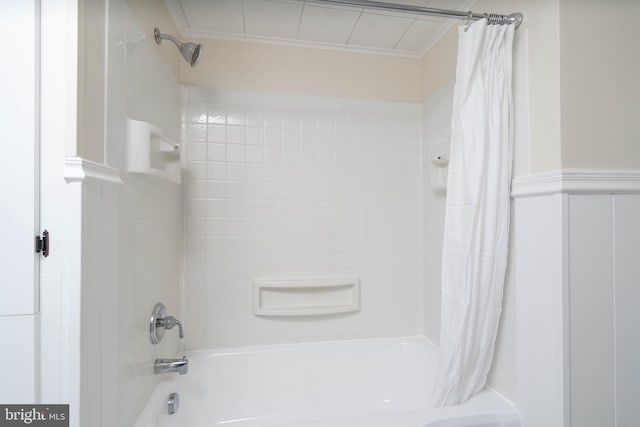 bathroom featuring shower / bath combo with shower curtain