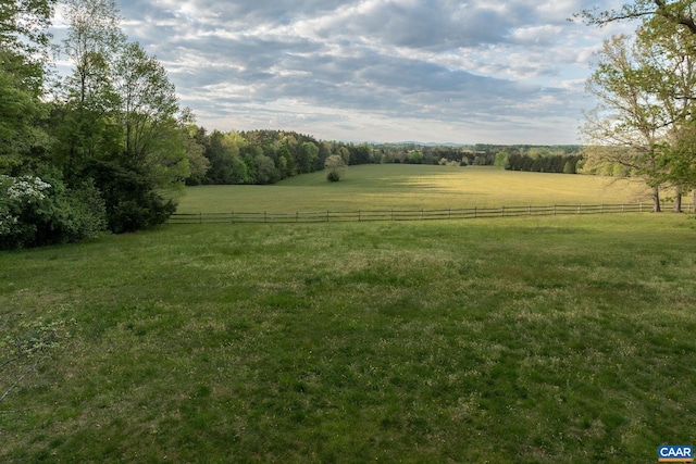 view of yard featuring a rural view