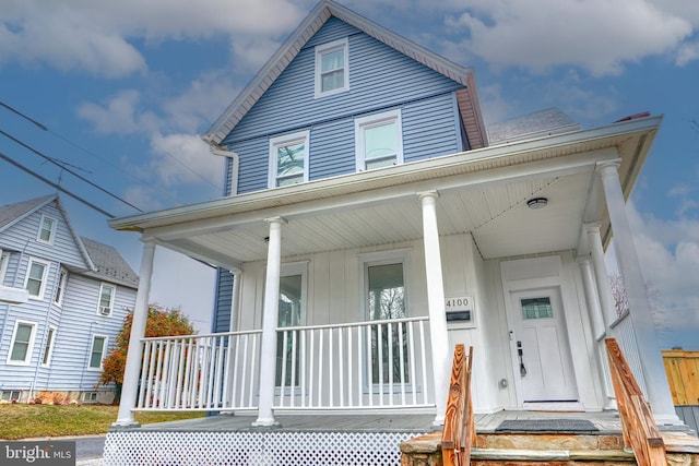 view of front of property featuring covered porch