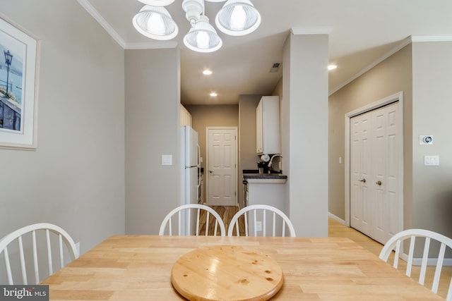 dining space with ornamental molding