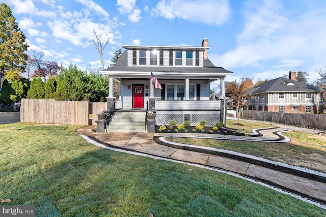 view of front facade featuring a front lawn and a porch