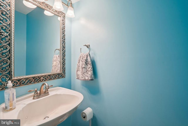 bathroom featuring sink