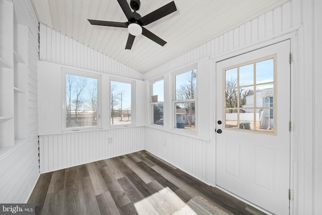 unfurnished sunroom featuring vaulted ceiling and ceiling fan