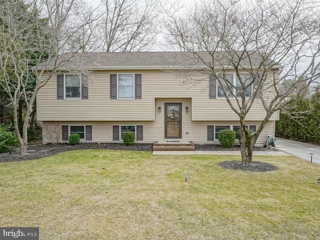 split foyer home with a front lawn