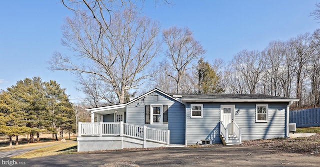 view of front of property featuring a porch