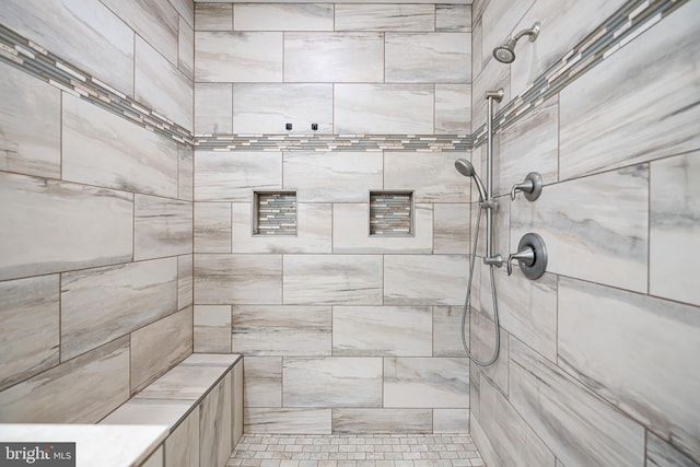 bathroom featuring tiled shower