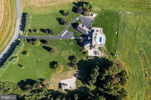 birds eye view of property featuring a rural view