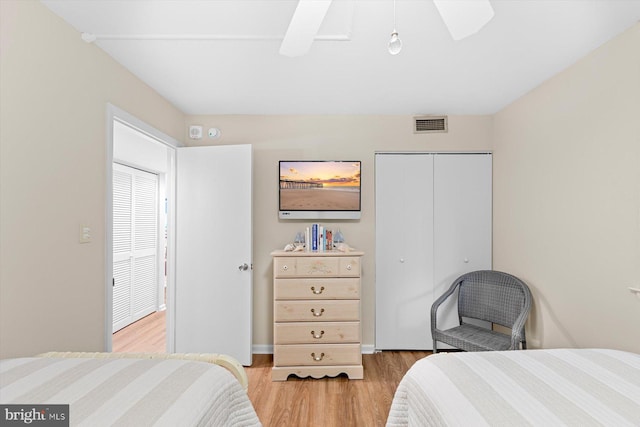 bedroom with ceiling fan, a closet, and light hardwood / wood-style flooring