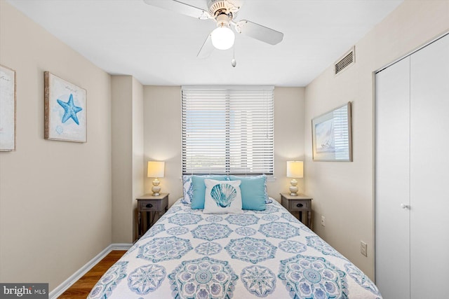 bedroom with dark wood-type flooring, a closet, and ceiling fan