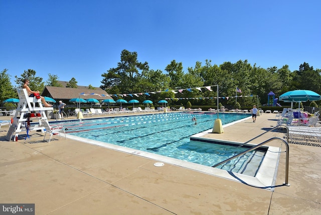 view of swimming pool