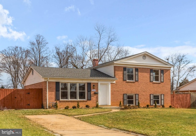 tri-level home featuring a front lawn