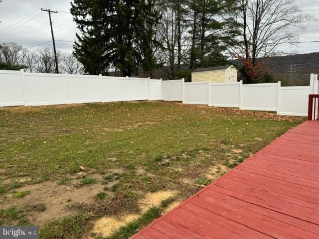 view of yard featuring a fenced backyard