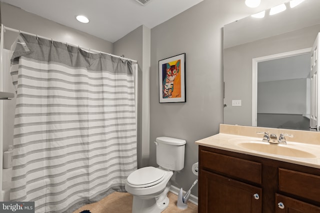 full bathroom featuring a shower with shower curtain, toilet, vanity, baseboards, and tile patterned floors