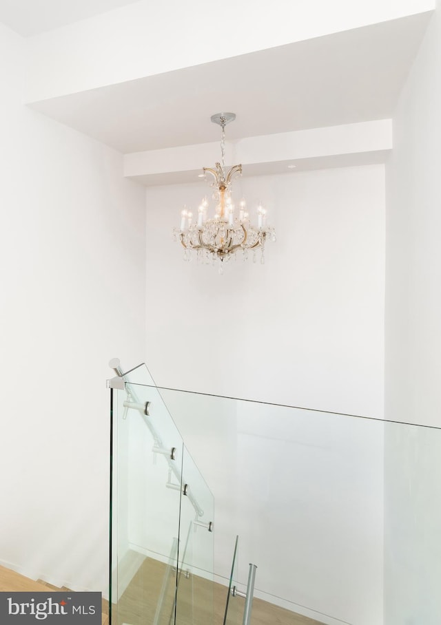 room details featuring an inviting chandelier