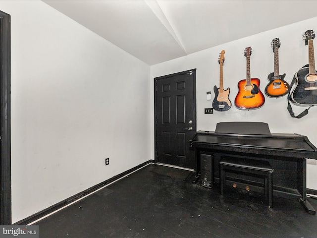 entrance foyer featuring baseboards